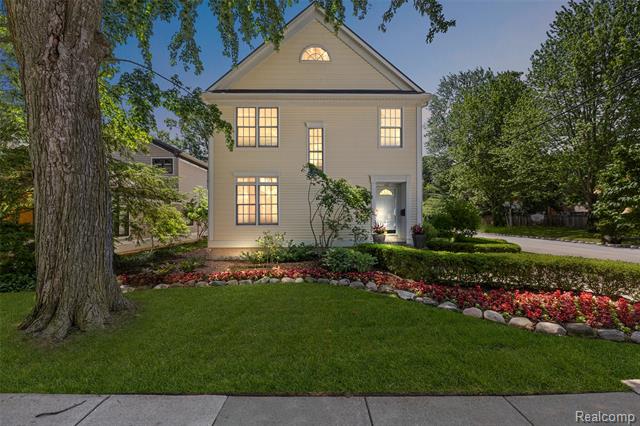 front view picture of 616 Bird Ave, Birmingham, MI. 48009