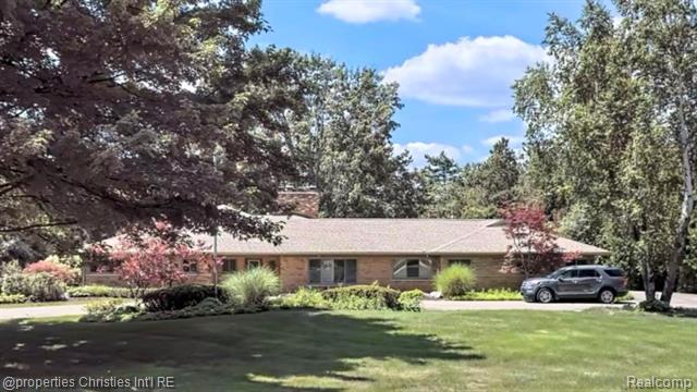 front view picture of 1640 Orchard Ln, Bloomfield Hills, MI. 48301
