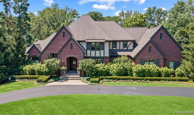 front view picture of 7340 Chula Vista Ln, Bloomfield Hills, MI. 48301