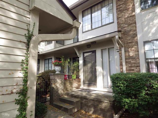 front view picture of 6900 Pebblecreek Woods Dr, West Bloomfield, MI. 48322