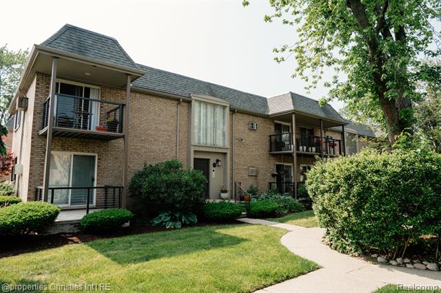 front view picture of 1715 E 14 Mile Rd, Birmingham, MI. 48009