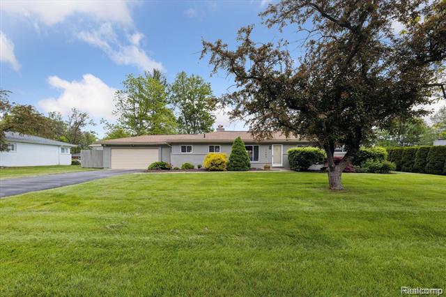front view picture of 7159 Ward Eagle Dr, West Bloomfield, MI. 48322