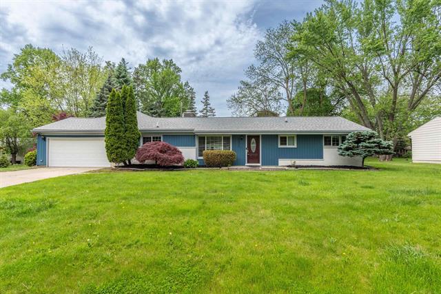 front view picture of 5311 Cambourne Pl, West Bloomfield, MI. 48322
