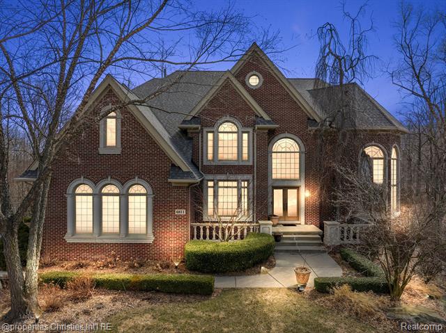 front view picture of 6811 Blakewood Ct, West Bloomfield, MI. 48322