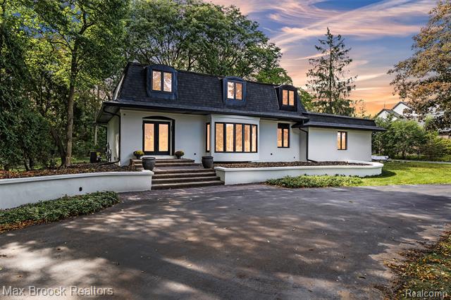 front view picture of 7244 Lahser Rd, Bloomfield Hills, MI. 48301