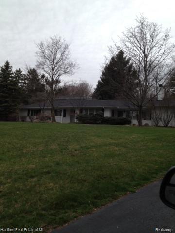 front view picture of 4428 Old Trinity Ct, Bloomfield Hills, MI. 48301