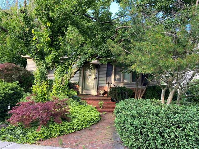 front view picture of 1727 Henrietta St, Birmingham, MI. 48009