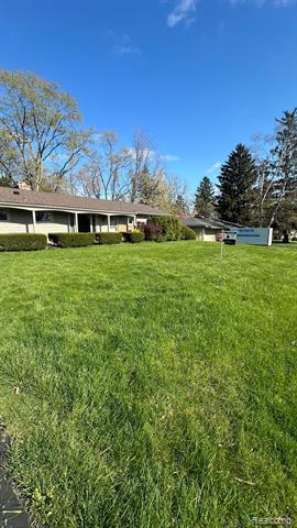 front view picture of 5429 Cambourne Pl, West Bloomfield, MI. 48322