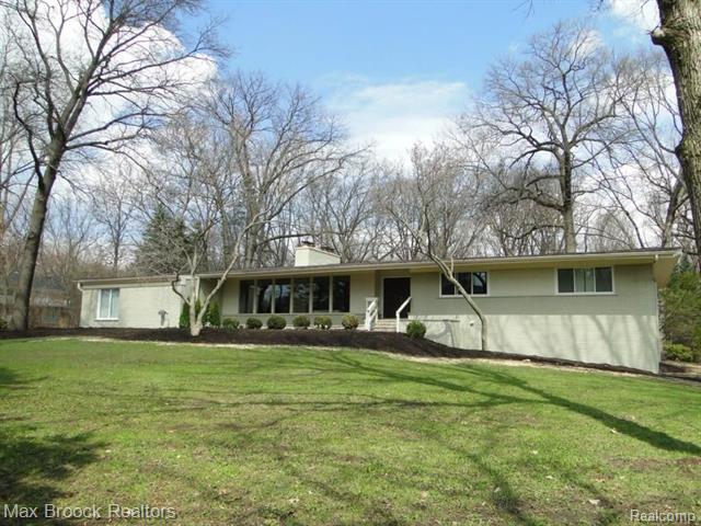 front view picture of 7201 Bingham Rd, Bloomfield Hills, MI. 48301