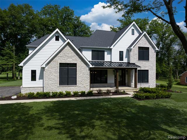 front view picture of 1231 Fox Chase Rd, Bloomfield Hills, MI. 48301