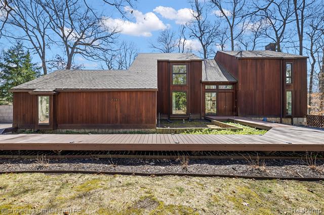 front view picture of 7371 Lindenmere Dr, Bloomfield Hills, MI. 48301
