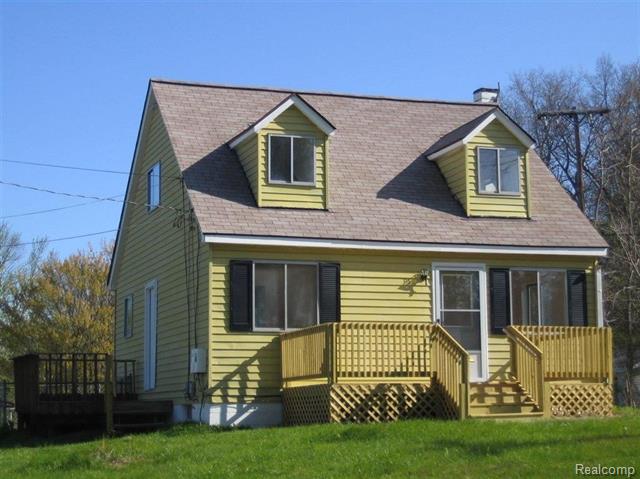 front view picture of 615 Leon Rd, Walled Lake, MI. 48390