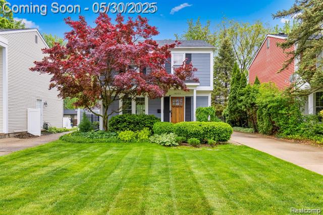 front view picture of 16233 Birwood Ave, Franklin, MI. 48025