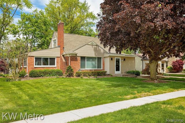 front view picture of 17212 Birwood Ave, Franklin, MI. 48025