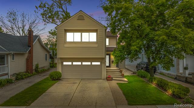 front view picture of 917 Humphrey Ave, Birmingham, MI. 48009