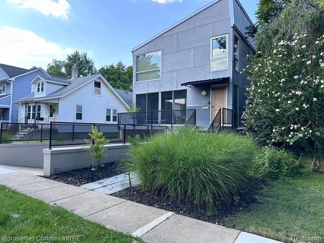 front view picture of 1013 Humphrey Ave, Birmingham, MI. 48009