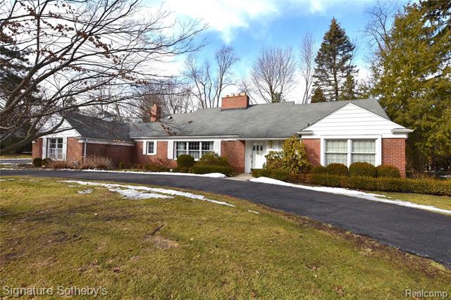 front view picture of 3880 Oakhills Dr, Bloomfield Hills, MI. 48301