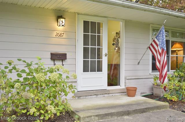 front view picture of 2687 Heathfield Rd, Bloomfield Hills, MI. 48301