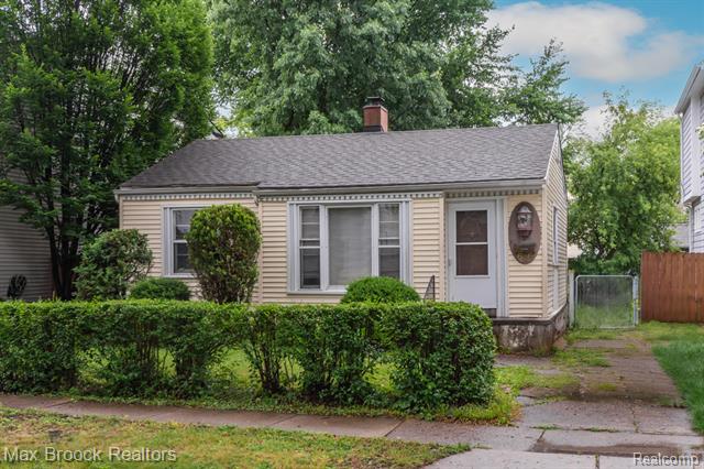 front view picture of 686 Emmons Ave, Birmingham, MI. 48009