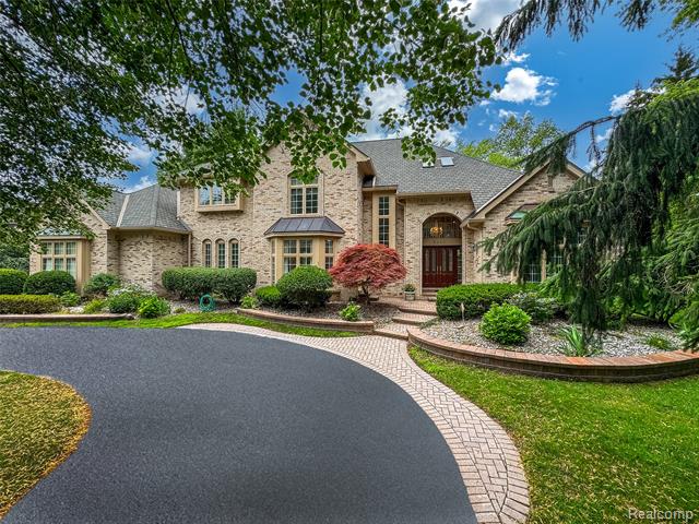 front view picture of 4532 Franklin Mill Rd, Bloomfield Hills, MI. 48301