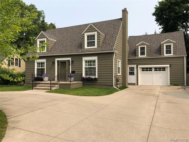 front view picture of 950 W Lincoln St, Birmingham, MI. 48009