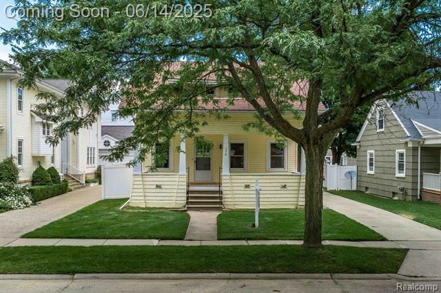 front view picture of 776 W Lincoln St, Birmingham, MI. 48009
