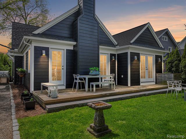 front view picture of 608 W Lincoln St, Birmingham, MI. 48009