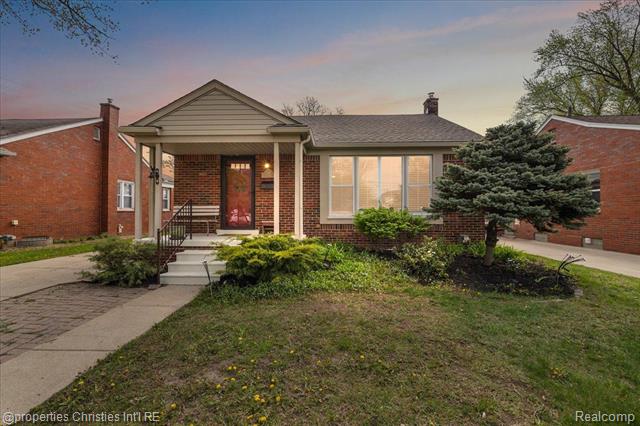 front view picture of 1123 S Eton St, Birmingham, MI. 48009