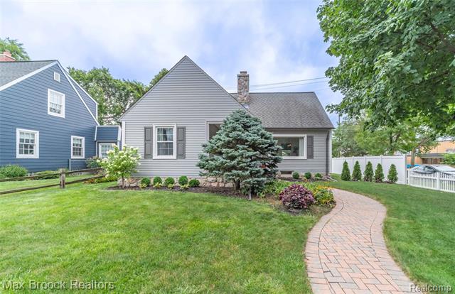 front view picture of 1055 Lincoln Ct, Birmingham, MI. 48009