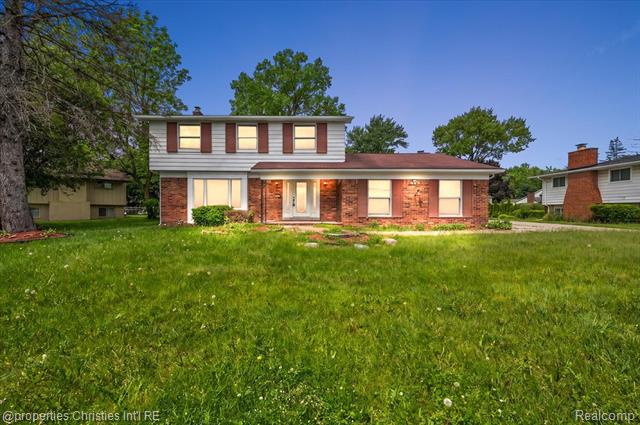 front view picture of 6628 Heather Heath Ln, West Bloomfield, MI. 48322