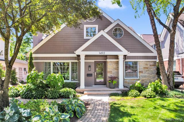 front view picture of 1492 Pierce St, Birmingham, MI. 48009
