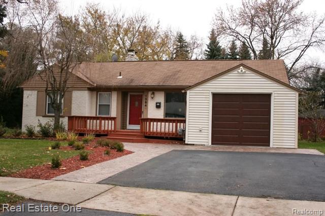 front view picture of 1564 Penistone St, Birmingham, MI. 48009