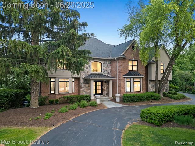 front view picture of 4331 Spruce Hill Ln, Bloomfield Hills, MI. 48301