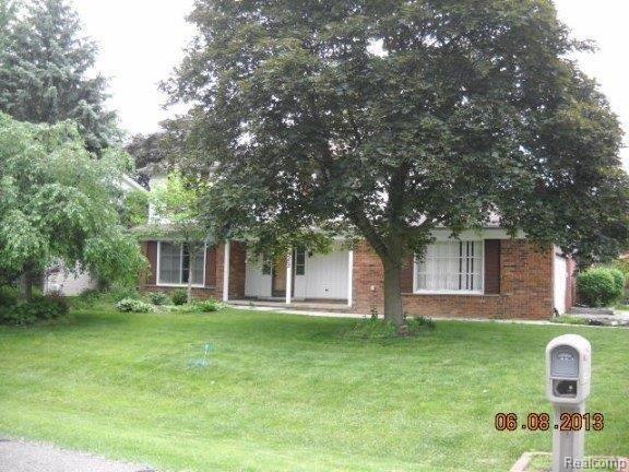 front view picture of 7023 Wild Ridge Ln, West Bloomfield, MI. 48322