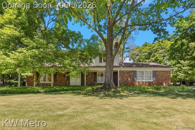 front view picture of 7036 Lindenmere Dr, Bloomfield Hills, MI. 48301
