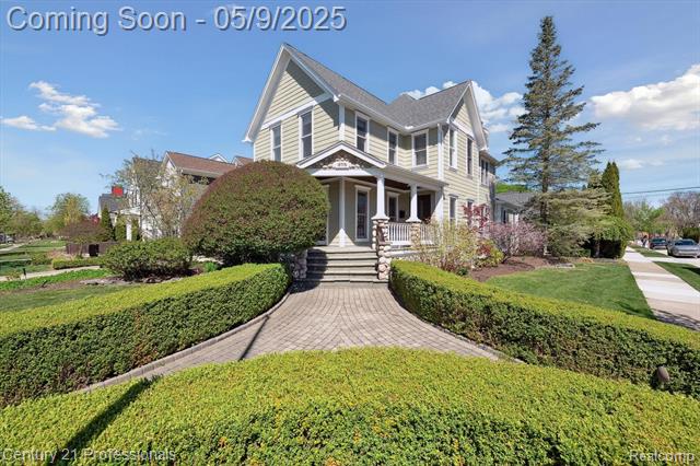 front view picture of 375 Catalpa Dr, Birmingham, MI. 48009