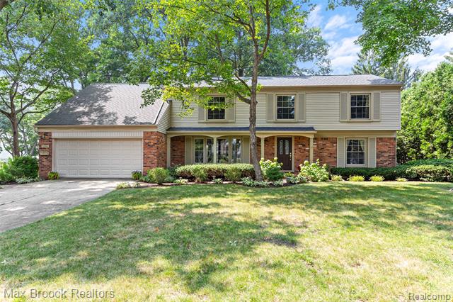 front view picture of 3246 E Breckenridge Ln, Bloomfield Hills, MI. 48301