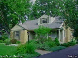 front view picture of 2330 Fairway Dr, Birmingham, MI. 48009
