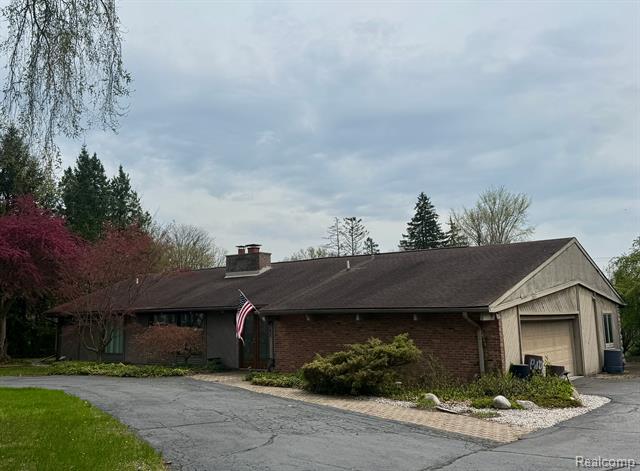 front view picture of 3855 Lincoln Rd, Bloomfield Hills, MI. 48301