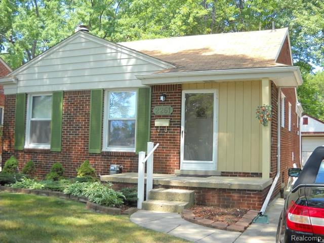 front view picture of 2261 Dunstable Rd, Birmingham, MI. 48009