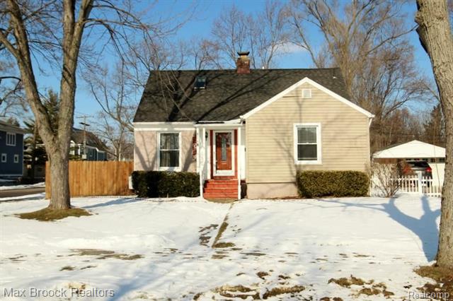 front view picture of 1501 Penistone St, Birmingham, MI. 48009