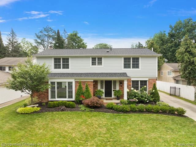 front view picture of 1345 Fairway Dr, Birmingham, MI. 48009