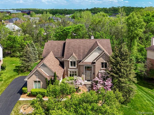 front view picture of 6671 Chelsea Brg, West Bloomfield, MI. 48322