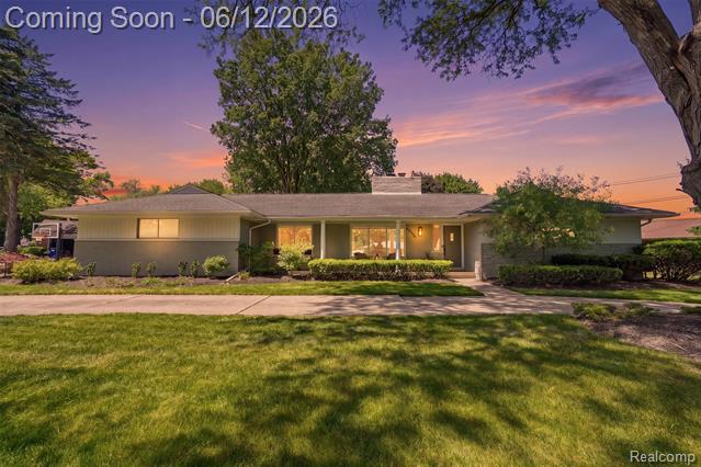 front view picture of 6998 Meadowlake Rd, Bloomfield Hills, MI. 48301