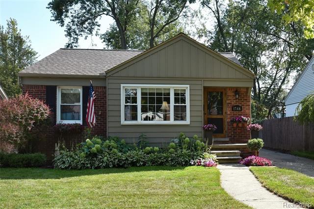 front view picture of 1748 Banbury St, Birmingham, MI. 48009