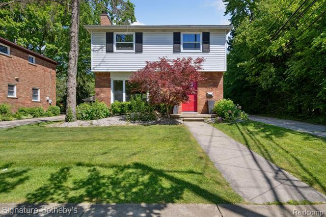 front view picture of 956 Northlawn Blvd, Birmingham, MI. 48009