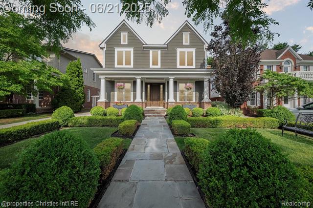 front view picture of 1387 Pierce St, Birmingham, MI. 48009