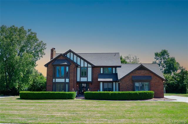 front view picture of 6651 Arlington Dr, West Bloomfield, MI. 48322
