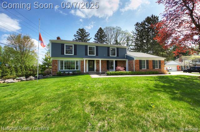 front view picture of 3203 E Bradford Dr, Bloomfield Hills, MI. 48301