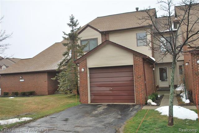 front view picture of 6689 Ridgefield Cir, West Bloomfield, MI. 48322
